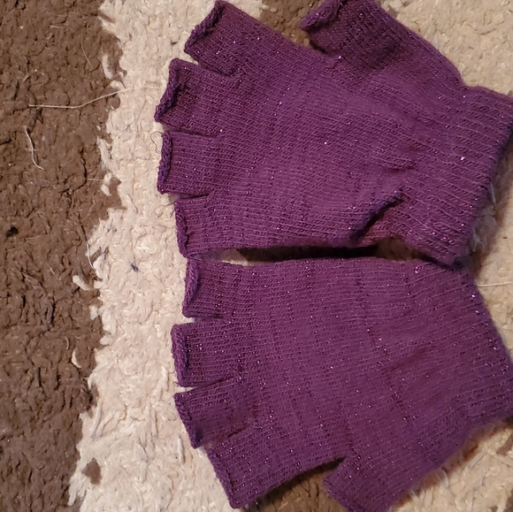 Purple Hat/Glove Bundle - Picture 10 of 12